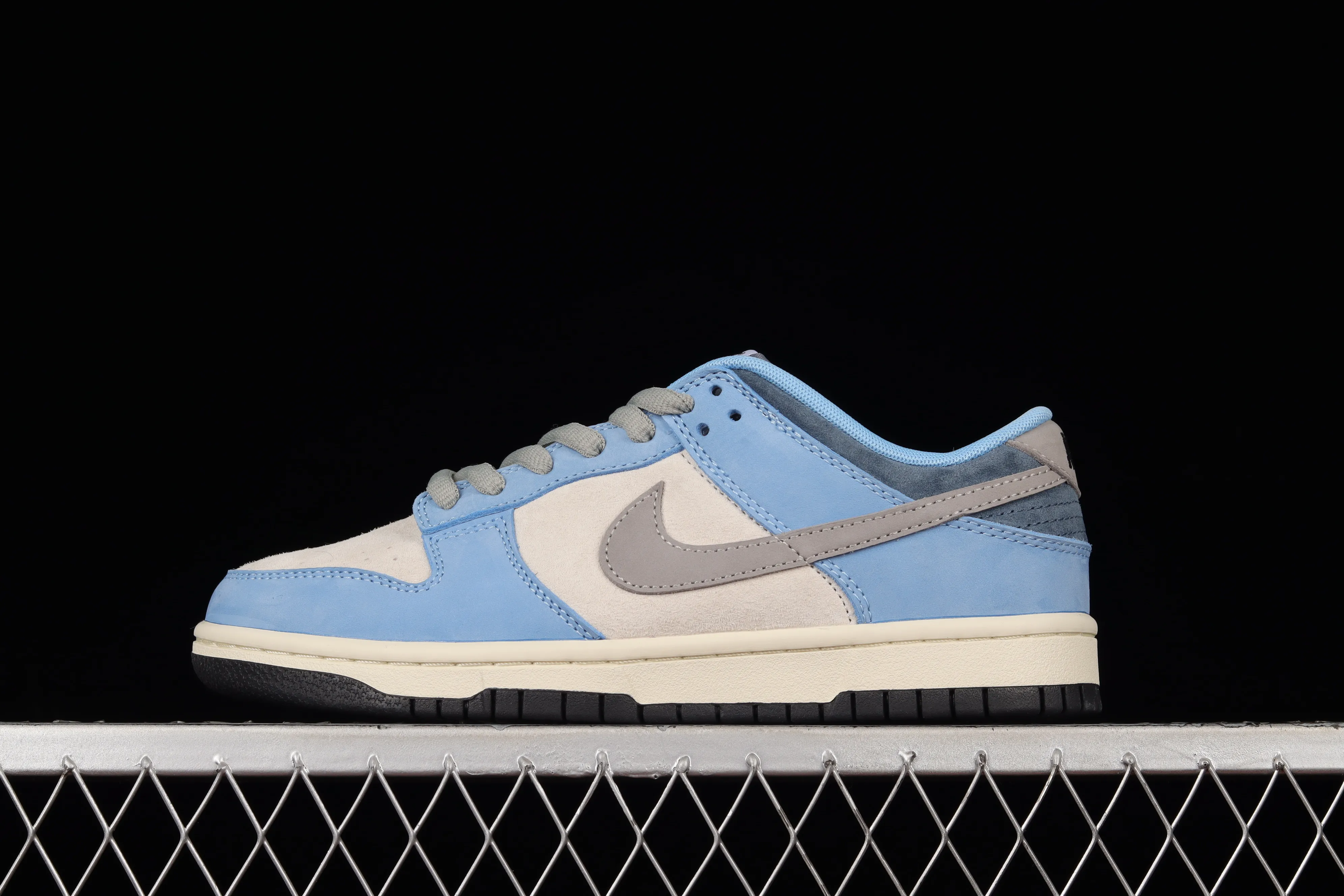 All Categories Nk SB Dunk Series Nk SB Dunk Low Low-top sneakers Otomo Katsuhiro x Nk SB Dunk Low "Steamboy OST" Otomo Katsuhiro co-branded SB low-top sports and leisure sneakers DO7412-987
